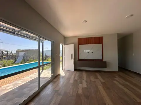Casa en Venta en Punta Chacra, Roldan
