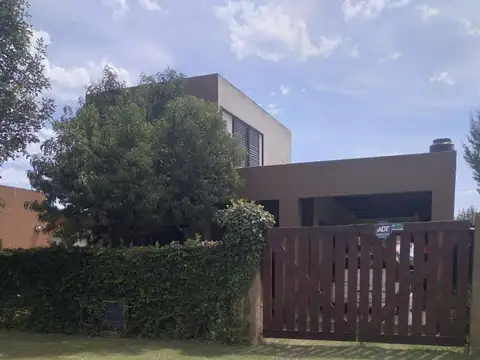 Casa en Venta en Punta Chacra, Roldan