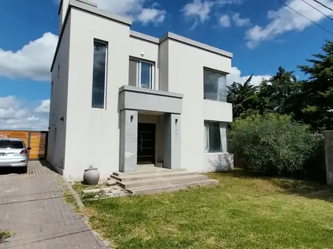 Casa en Venta en Punta Chacra, Roldan
