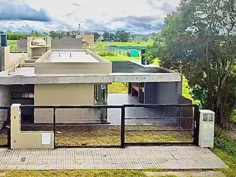 Casa en Venta en Pueblo Esther, Rosario