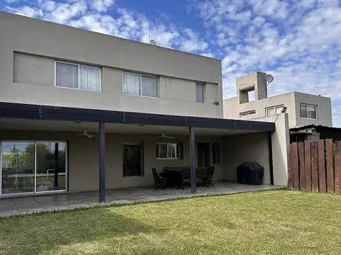 Casa en Venta en Punta Chacra, Roldan