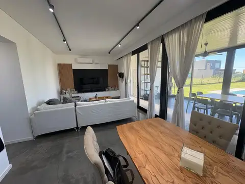 Casa en Venta en Roldan, San Lorenzo
