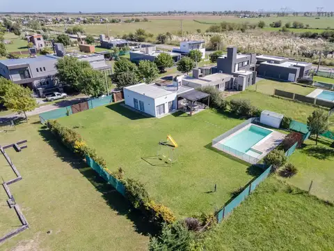 Casa en Venta en Punta Chacra, Roldan