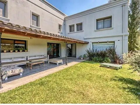 Casa en Venta en Funes Hills Cadaques, Countries y Barrios Cerrados en Funes