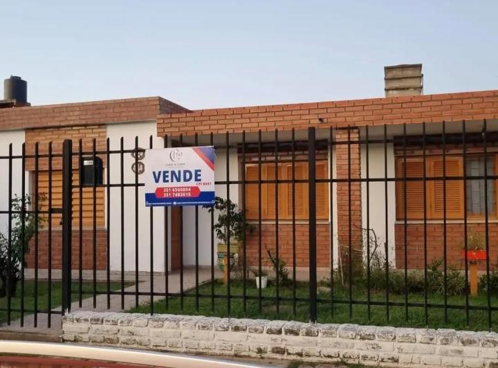 Casa · 138m² · 5 Ambientes · 1 Cochera