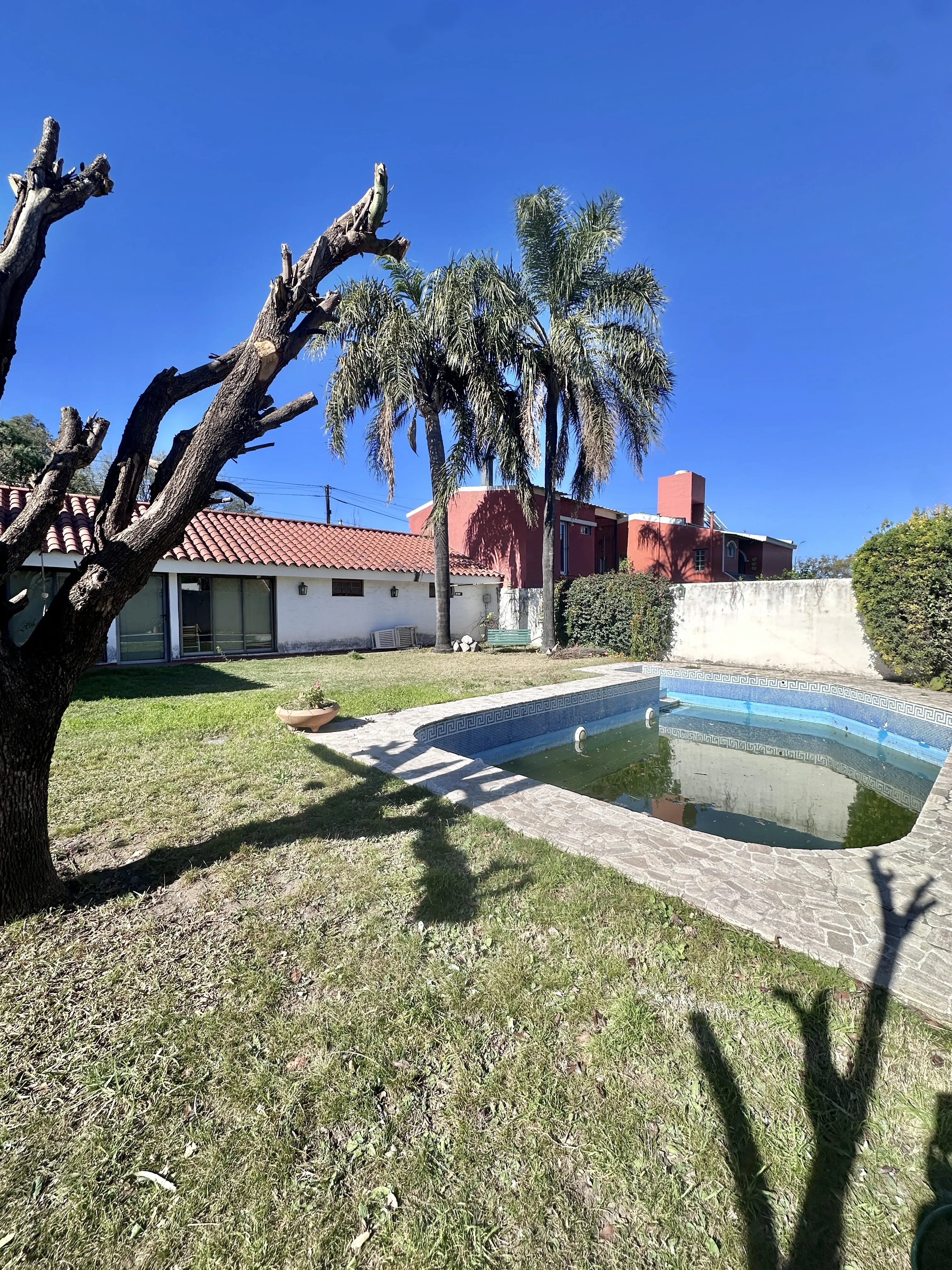 VENTA EN LOTE 348m2 CON QUINCHO, PILETA Y COCHERA DOBLE - ESCRITURA - BARRIO URCA