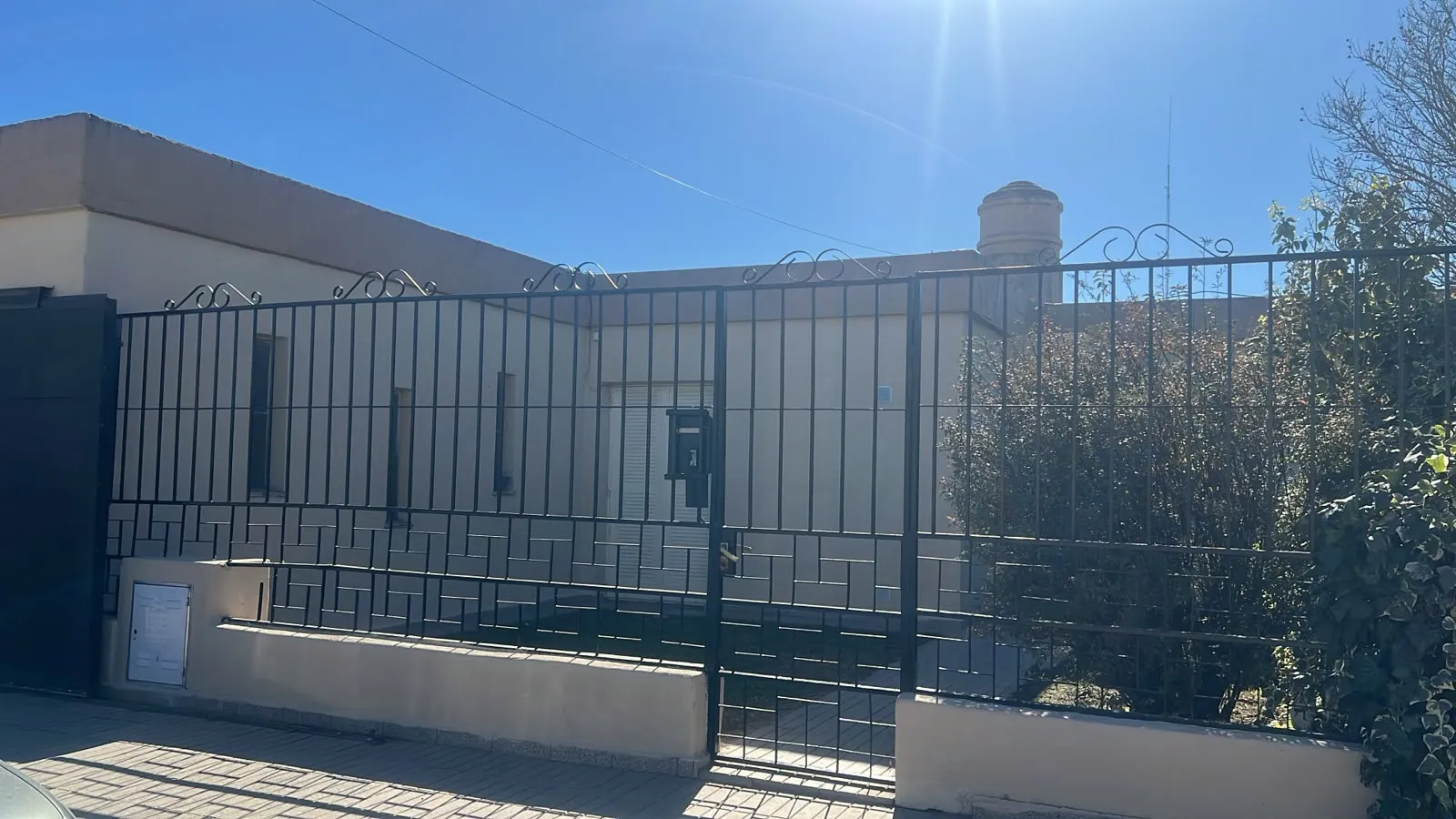 CASA EN VENTA APTA CRÉDITO HIPOTECARIO-RIO CUARTO-3 DORMITORIOS-COCHERA-PATIO