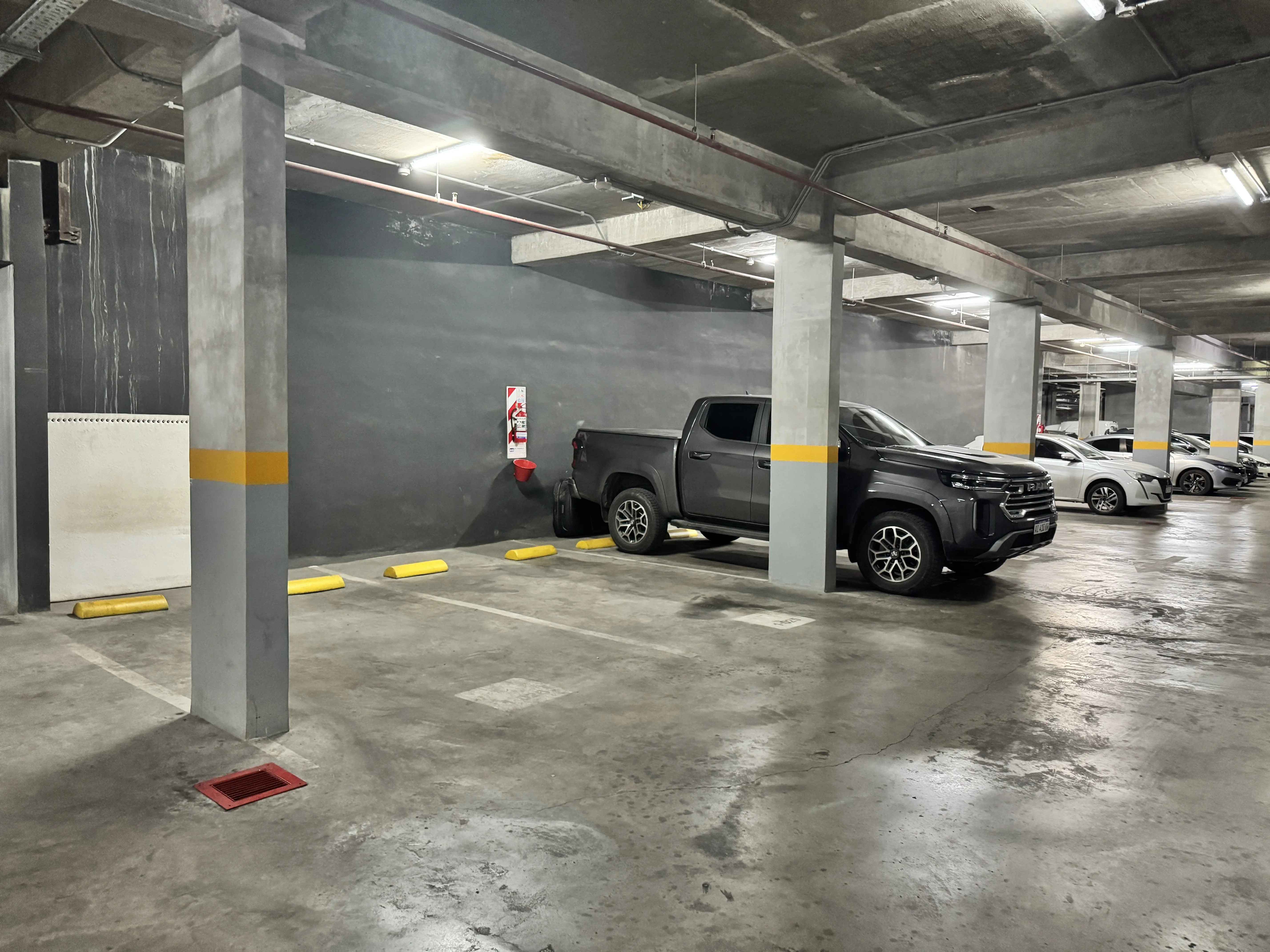 VENTA DE COCHERA EN COMPLEJO GNI COFICO | SEGURIDAD 24 HS