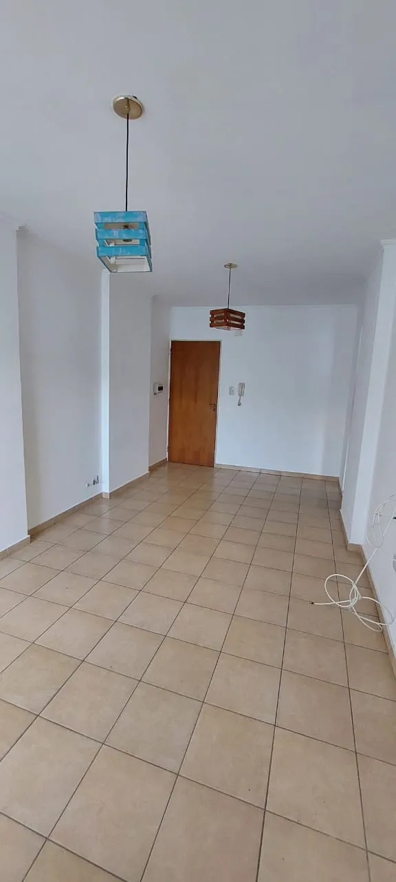 Alquilo Dpto B°San Martin, 1 Dorm, Cocina, Comedor, Patio Propio, Pileta y Asador en Terraza