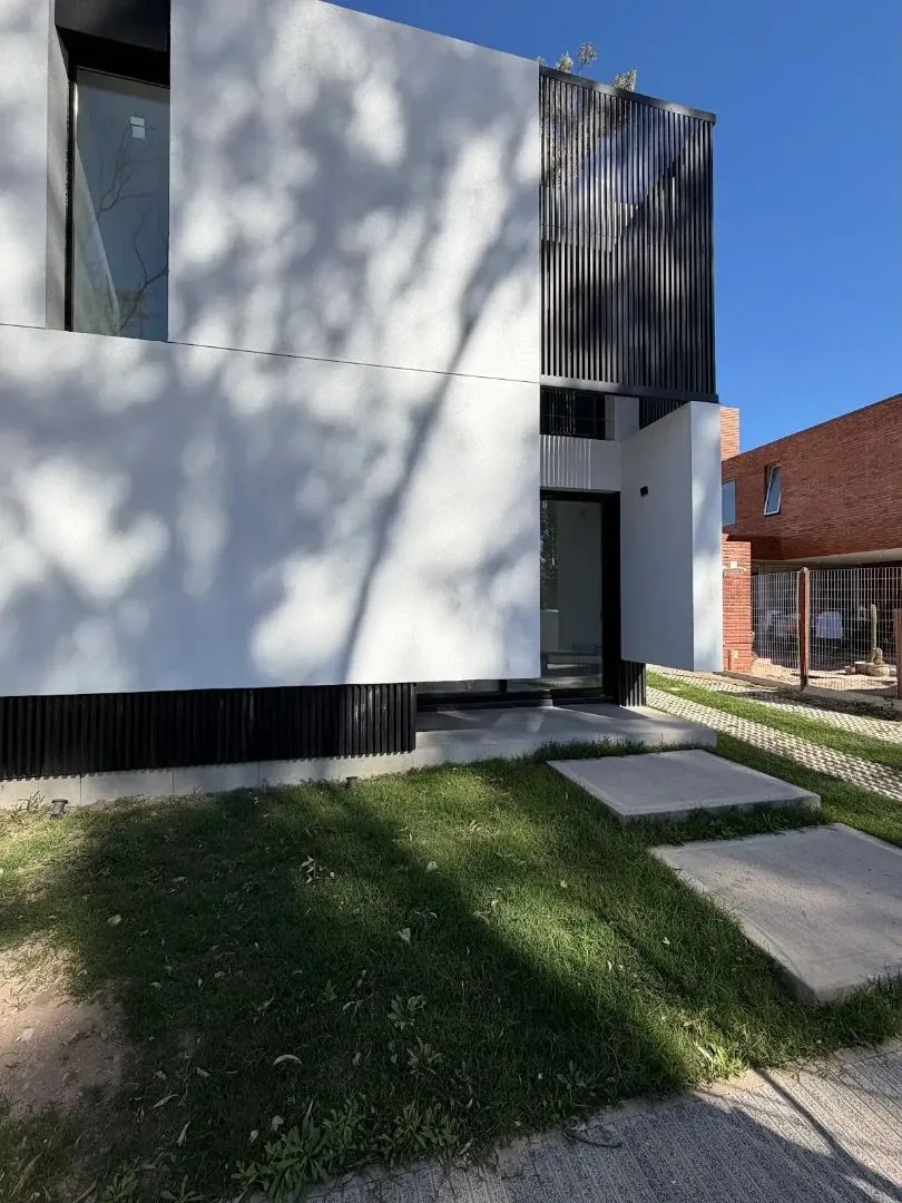 CASA A ESTRENAR EN NUEVO MALAGUEÑO | 2 DORM | USD 260.000