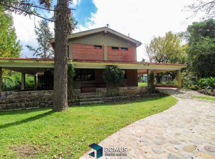 Casa · 430m² · 4 Dormitorios · 1 Cochera