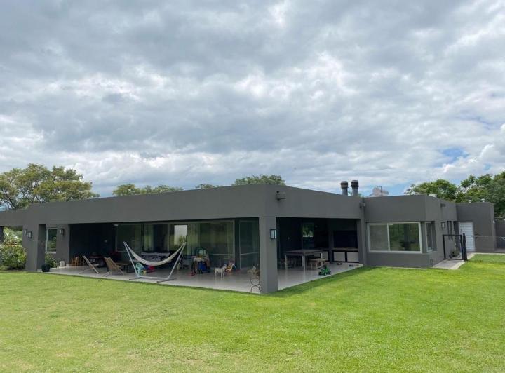 Casa · 420m² · 5 Ambientes · 5 Cocheras