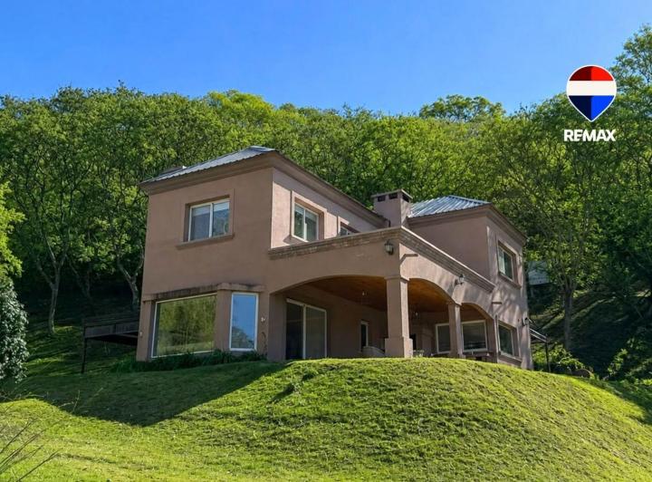 Casa · 260m² · 4 Ambientes · 1 Cochera