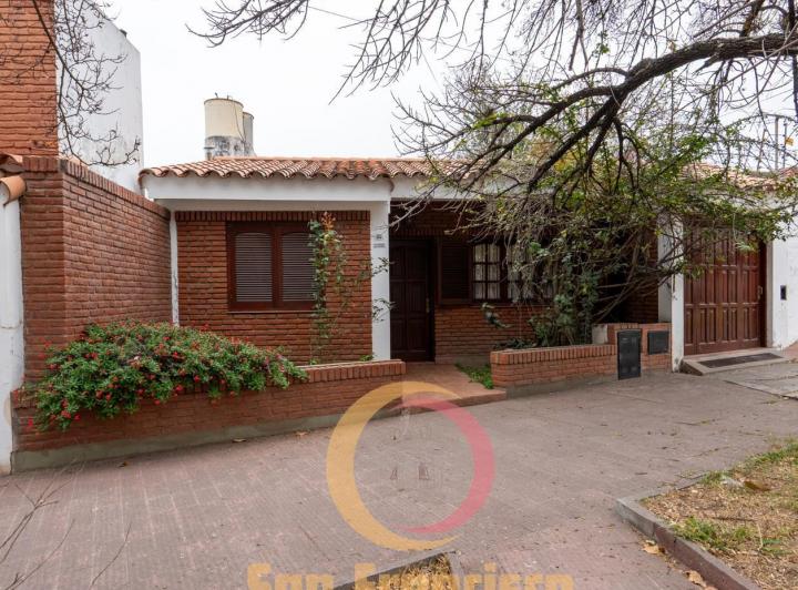 Casa · 160m² · 6 Ambientes · 1 Cochera