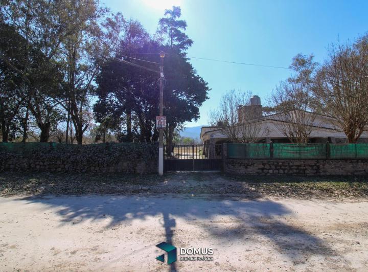 Casa · 240m² · 4 Dormitorios · 1 Cochera
