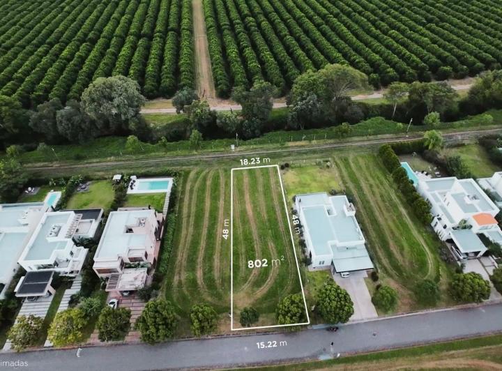 Terreno · 802m²