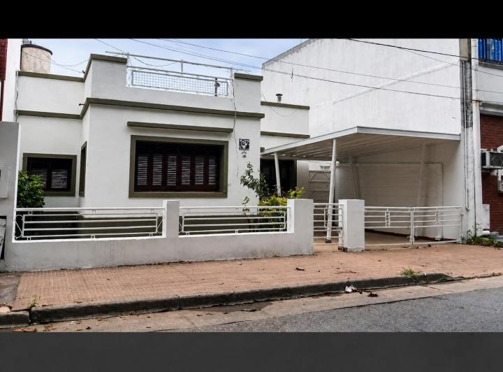 Casa · 300m² · 3 Dormitorios · 1 Cochera