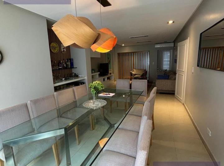 Casa · 240m² · 4 Ambientes · 1 Cochera