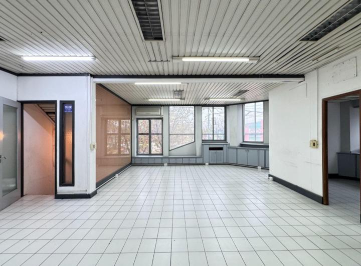 Oficina comercial · 390m² · 1 Cochera
