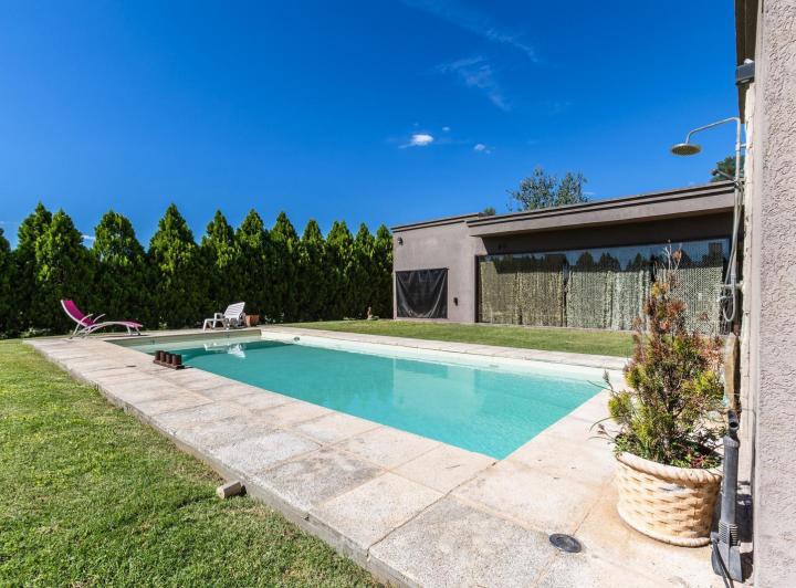 Casa · 216m² · 5 Ambientes · 2 Cocheras