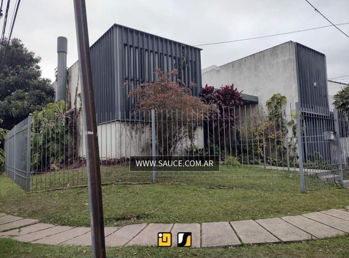 Casa · 214m² · 1 Ambiente · 2 Cocheras