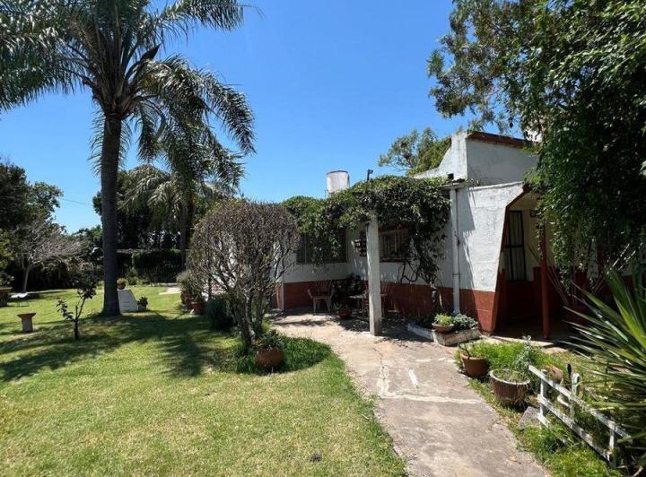 Casa · 194m² · 8 Ambientes · 1 Cochera