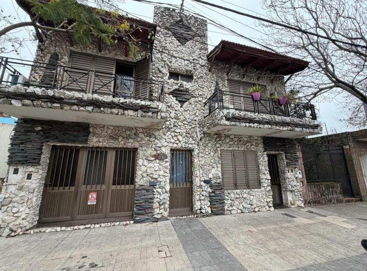 Casa · 175m² · 7 Ambientes · 1 Cochera