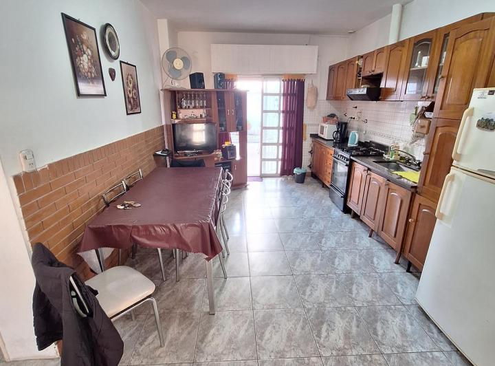 Casa · 150m² · 5 Dormitorios · 1 Cochera