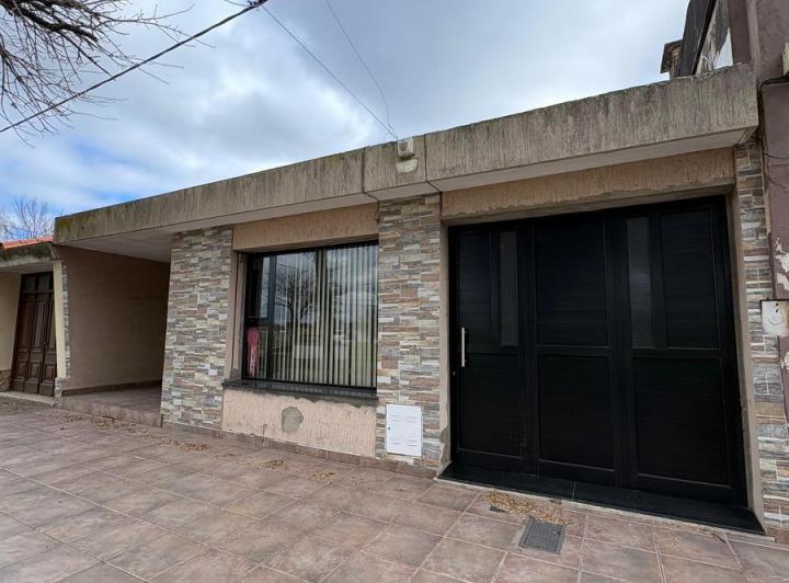 Casa · 180m² · 3 Dormitorios · 1 Cochera