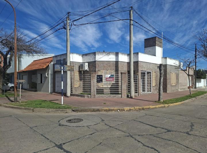 Casa · 130m² · 2 Dormitorios · 2 Cocheras