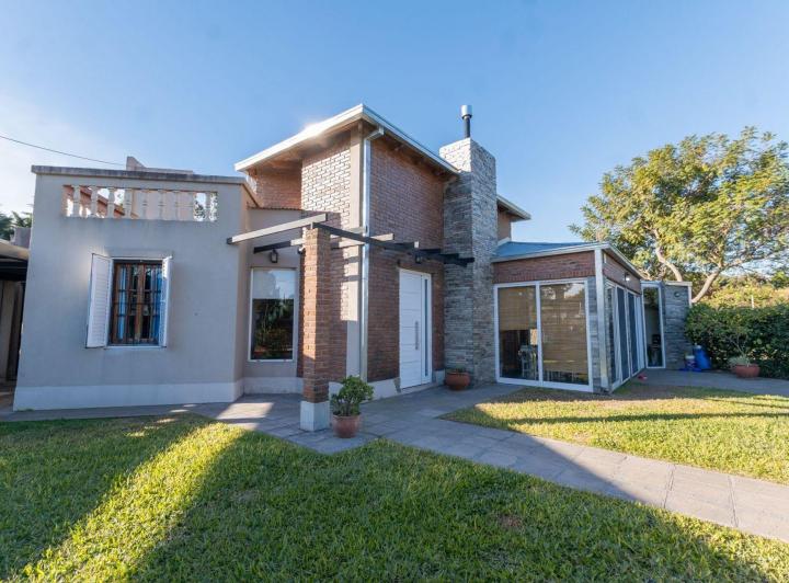 Casa · 180m² · 5 Ambientes · 1 Cochera