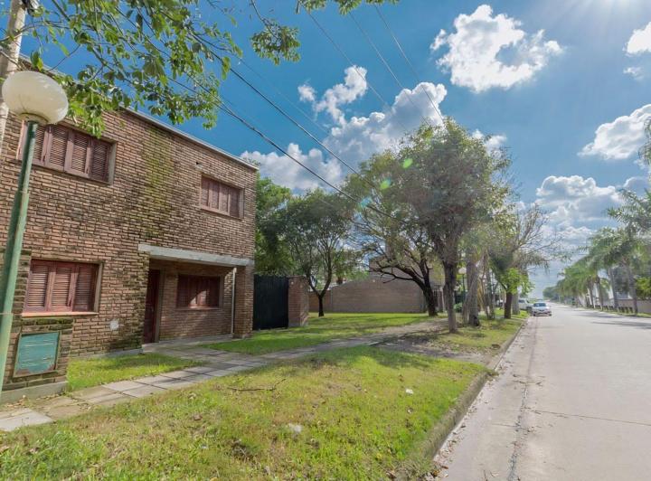 Casa · 97m² · 5 Ambientes · 2 Cocheras