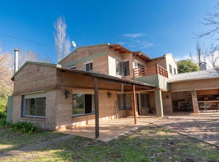 Casa · 224m² · 4 Ambientes · 2 Cocheras