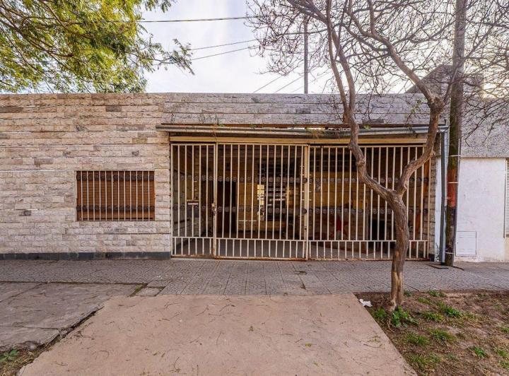 Casa · 170m² · 6 Ambientes · 2 Cocheras