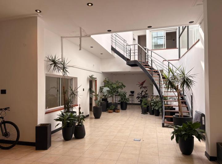 Casa · 213m² · 6 Ambientes · 2 Cocheras