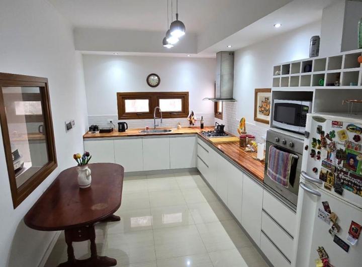 Casa · 183m² · 6 Ambientes · 2 Cocheras