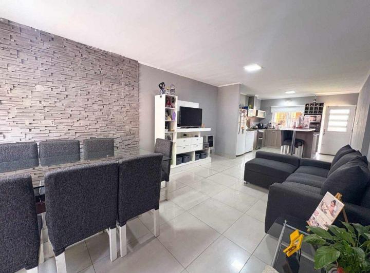Casa · 106m² · 4 Ambientes · 2 Cocheras