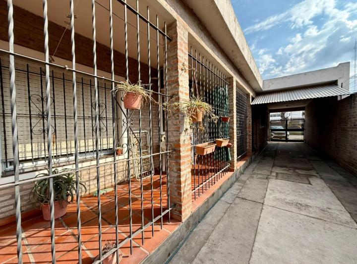 Casa · 185m² · 4 Ambientes · 3 Cocheras