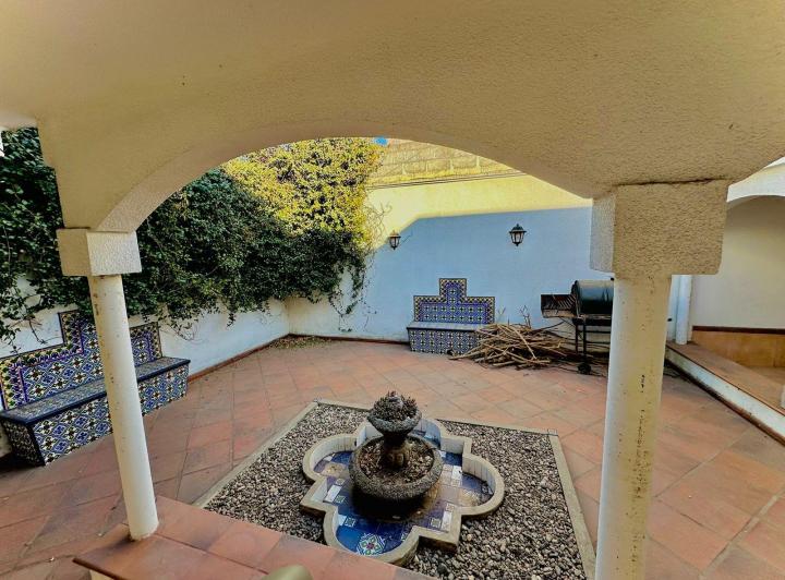 Casa · 469m² · 6 Ambientes · 4 Cocheras