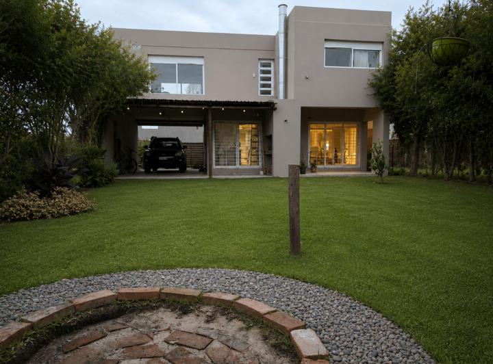 Casa · 140m² · 4 Ambientes · 2 Cocheras