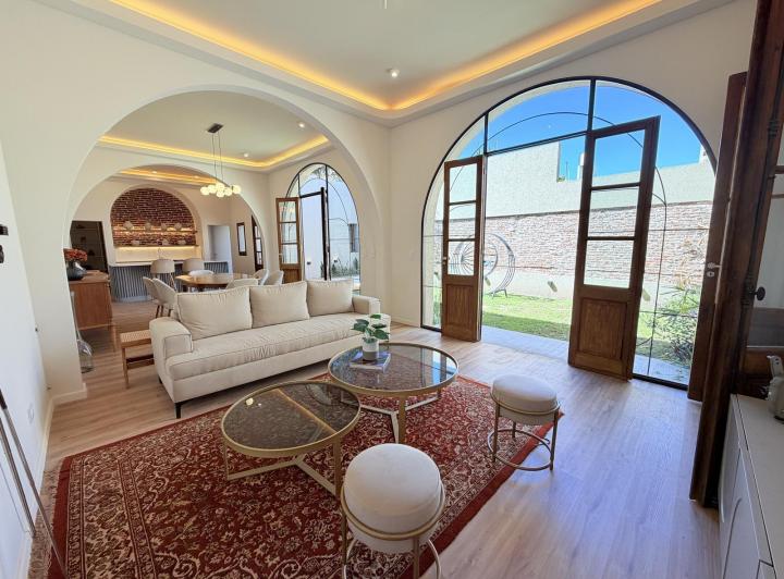 Casa · 203m² · 5 Ambientes · 1 Cochera