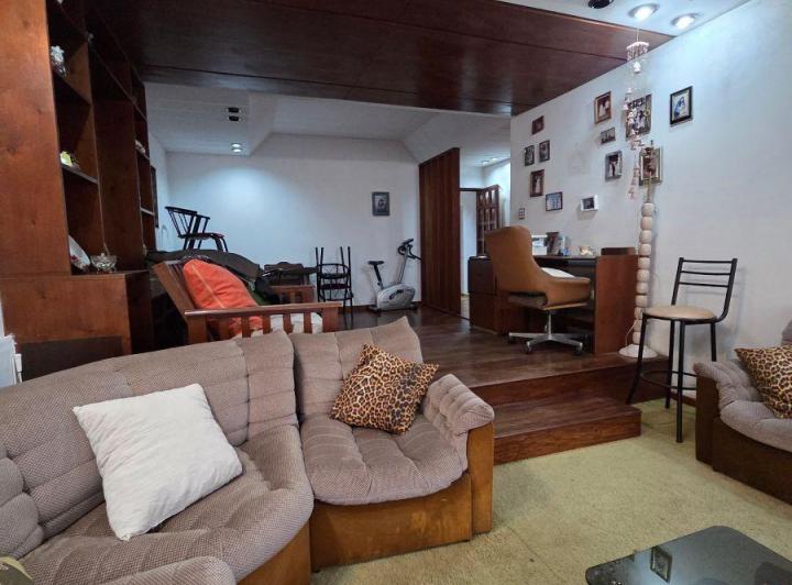 Casa · 222m² · 4 Ambientes · 1 Cochera