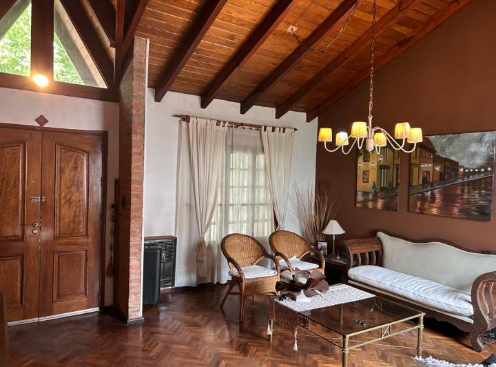 Casa · 168m² · 3 Dormitorios · 2 Cocheras