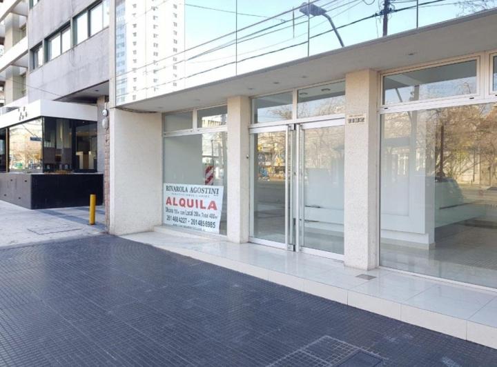 Local comercial · 240m²