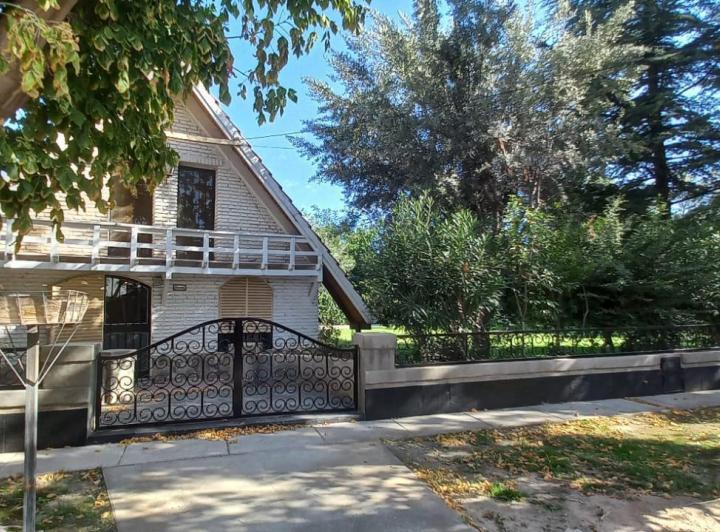 Casa · 86m² · 6 Ambientes · 1 Cochera