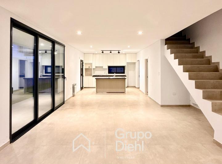 Casa · 174m² · 4 Ambientes · 2 Cocheras