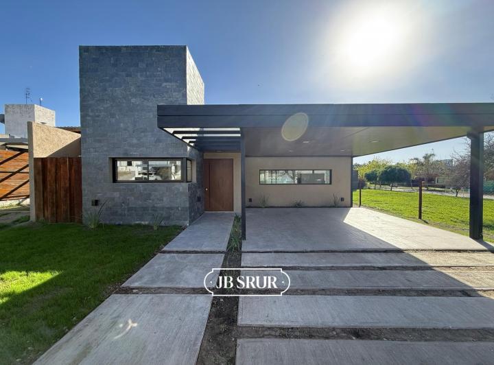Casa · 532m² · 5 Ambientes · 2 Cocheras