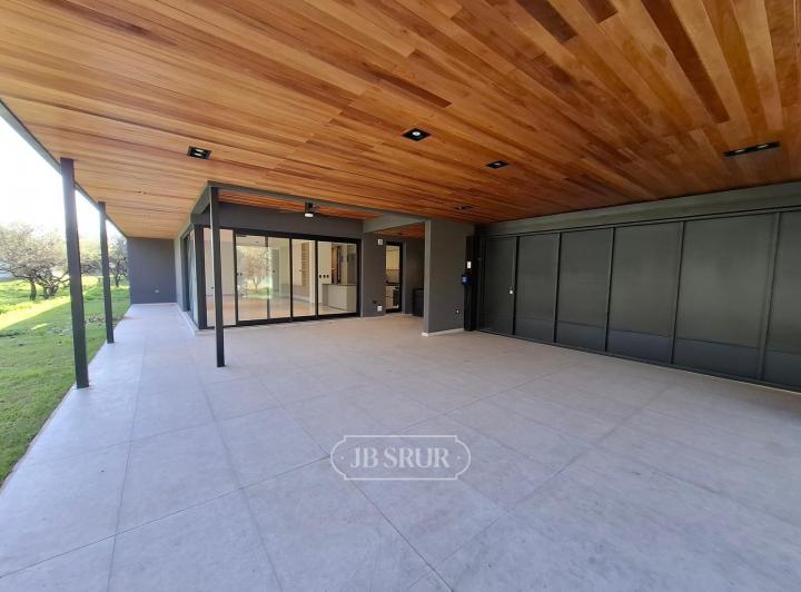 Casa · 1124m² · 6 Ambientes · 4 Cocheras