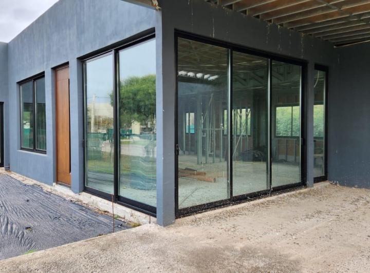 Casa · 370m² · 3 Dormitorios · 2 Cocheras