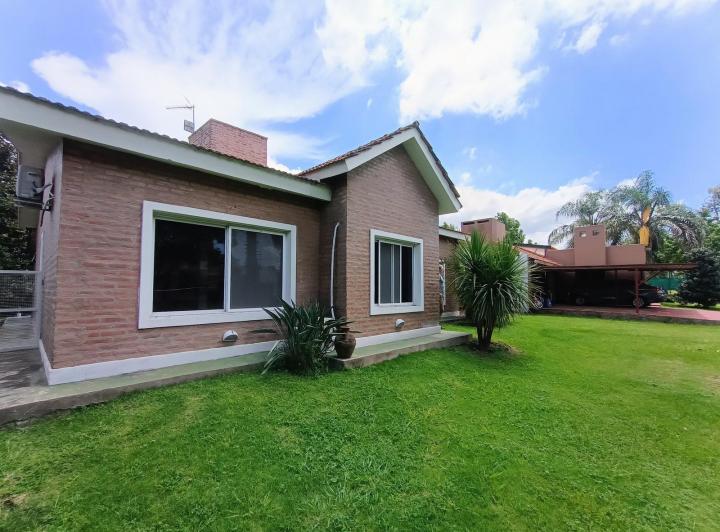 Casa · 227m² · 6 Ambientes · 2 Cocheras